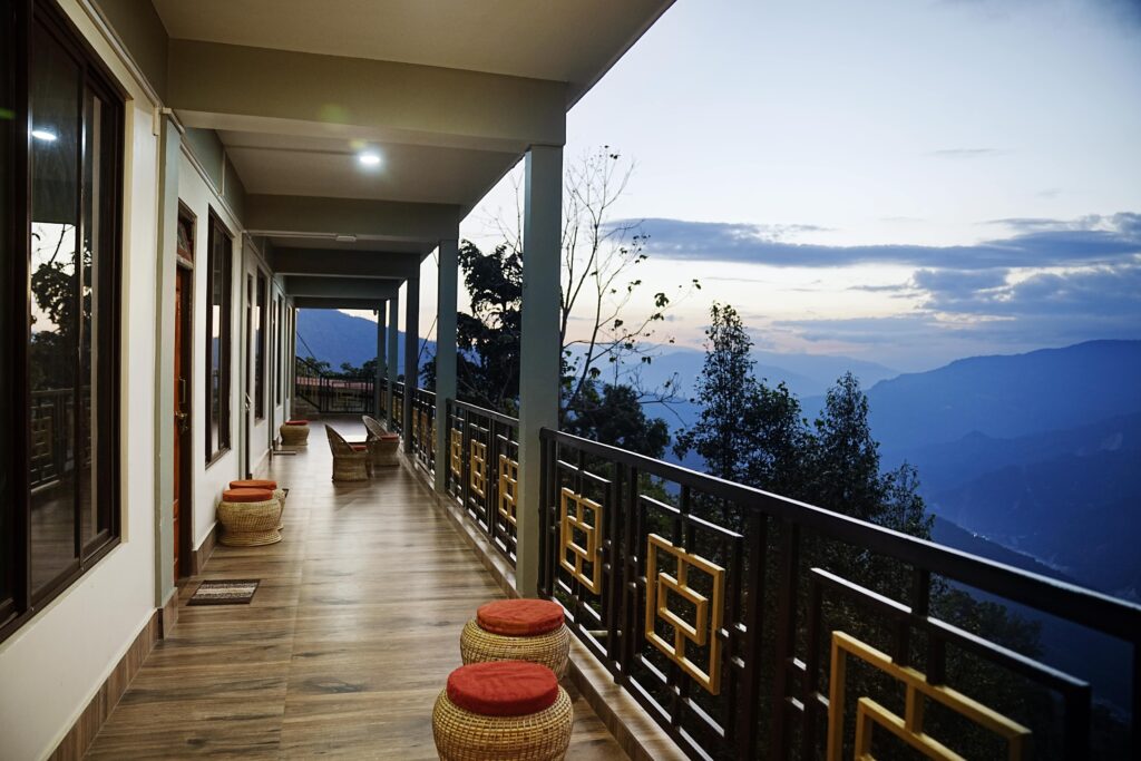 balcony-golden-view-homestay